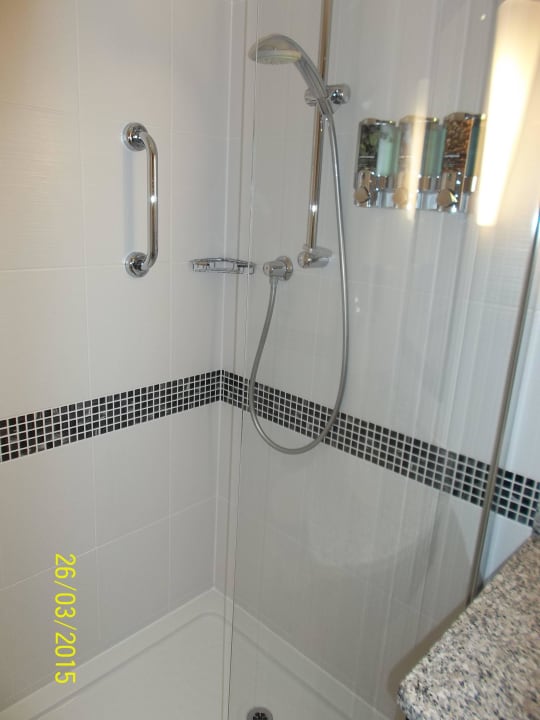 Bad Hotel Hampton Inn by Hilton London