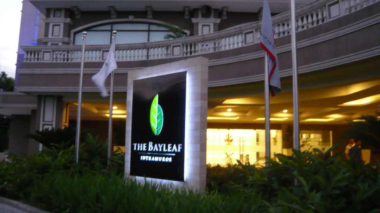 Vor dem Hotel Hotel The Bayleaf Intramuros