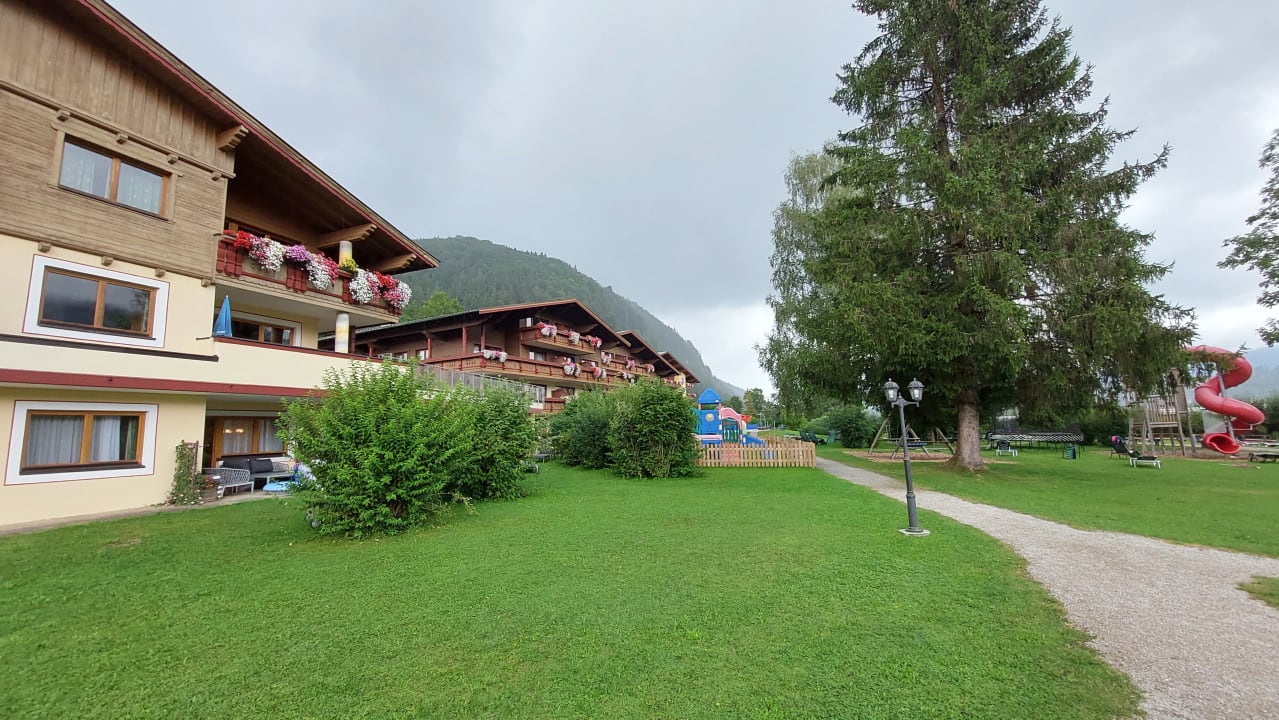 Außenansicht Hotel Bellevue am See