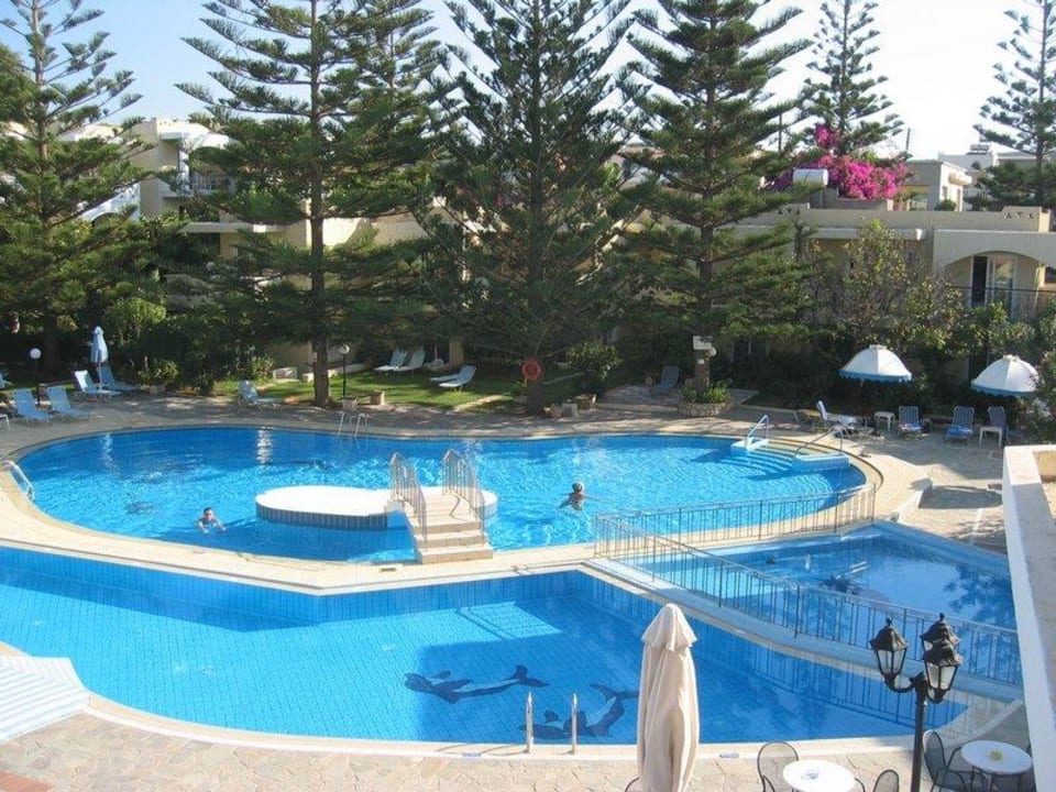 Pool bei der Poolbar Kastalia Village & Saint Nikolas Hotel