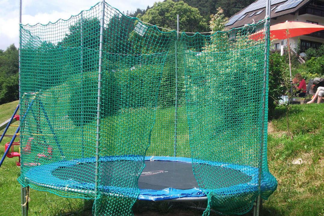 Spielplatz - Trampolin Schlosshof - der Urlaubsbauernhof