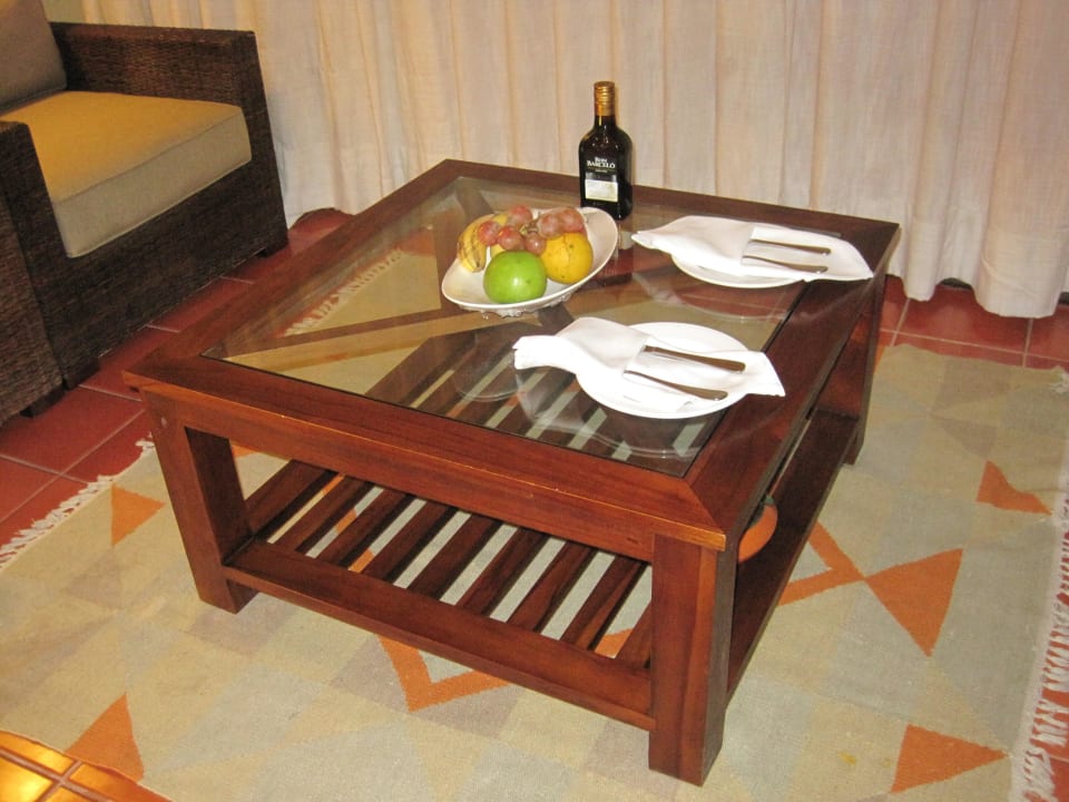 Tisch mit kleiner Aufmerksamkeit am Anreisetag Catalonia Punta Cana - All Inclusive