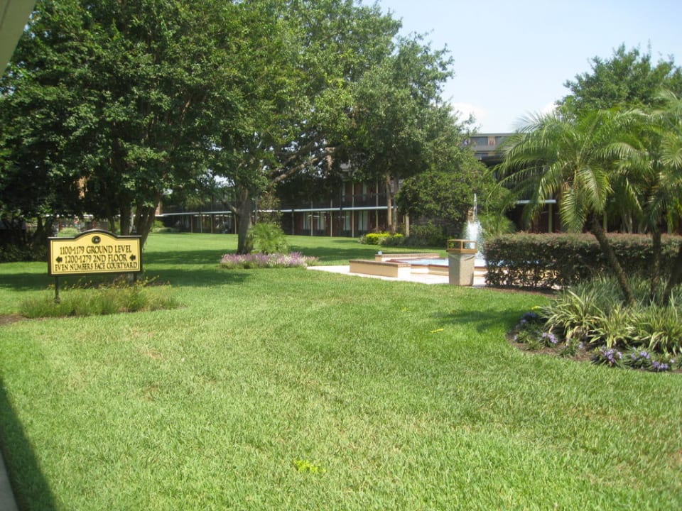 Blick in die gepflegte Anlage Rosen Inn International