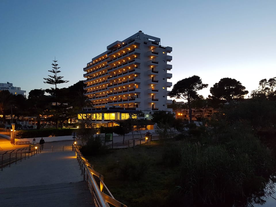 Abends Universal Hotel Castell Royal