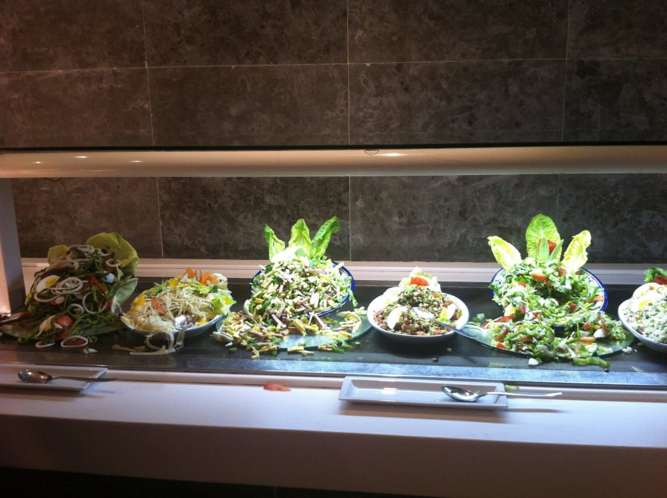 Abendessen, angerichtete Salate The Orangers Beach Resort and Bungalows