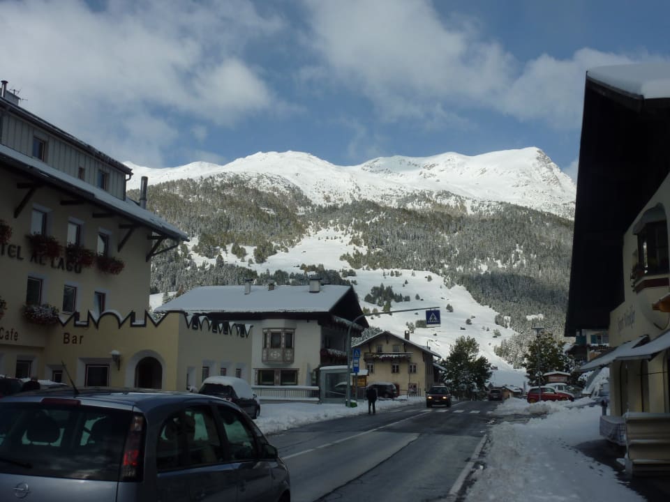 Hotel, im Hintergrund Piz Lat Seehotel Panorama Relax