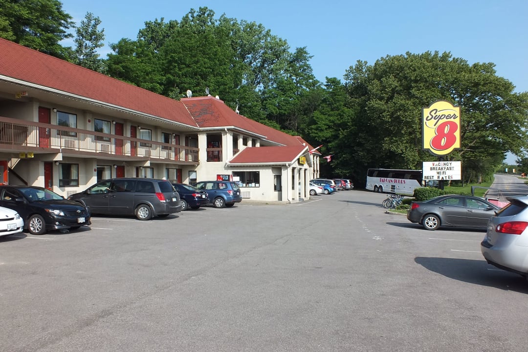 Haupteingang Hotel Super 8 Niagara Falls