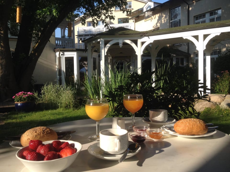 &quot;Frühstück im Garten&quot; Hotel Villa Granitz (Baabe auf Rügen