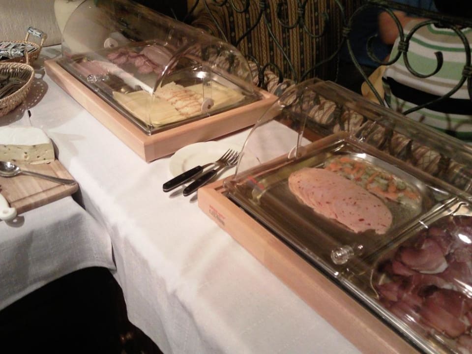 Frühstück Wurst und Käse, gute Auswahl Alpenhotel & Ferienwohnungen Weiherbach