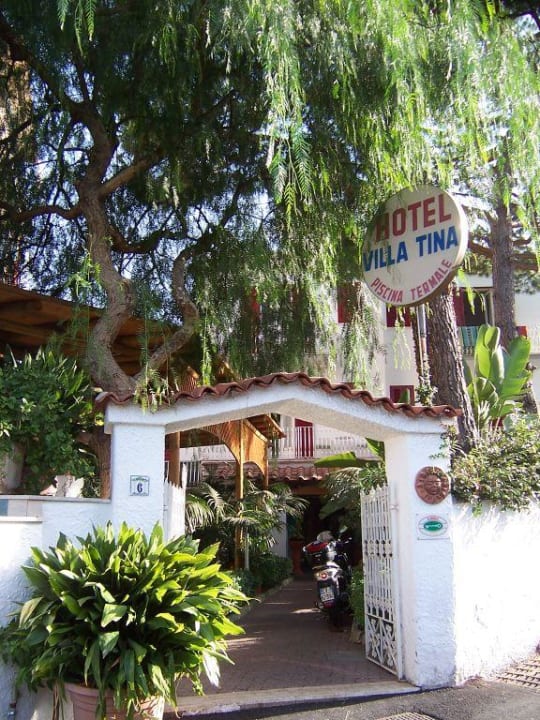 Hoteleingang Charme Hotel La Villa Tina