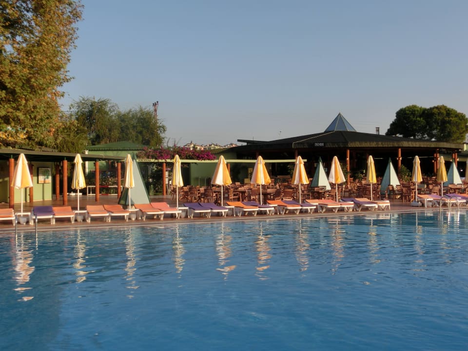 Aktivitypool mit Blick zum Theater VONRESORT Golden Beach