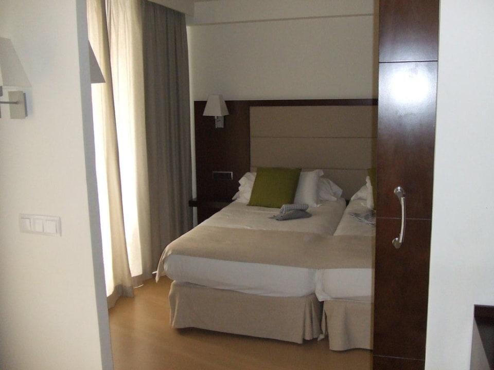 Blick ins Schlafzimmer Las Gaviotas Suites Hotel
