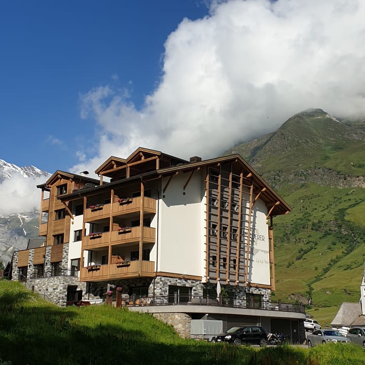 Außenansicht Hotel Pfeldererhof