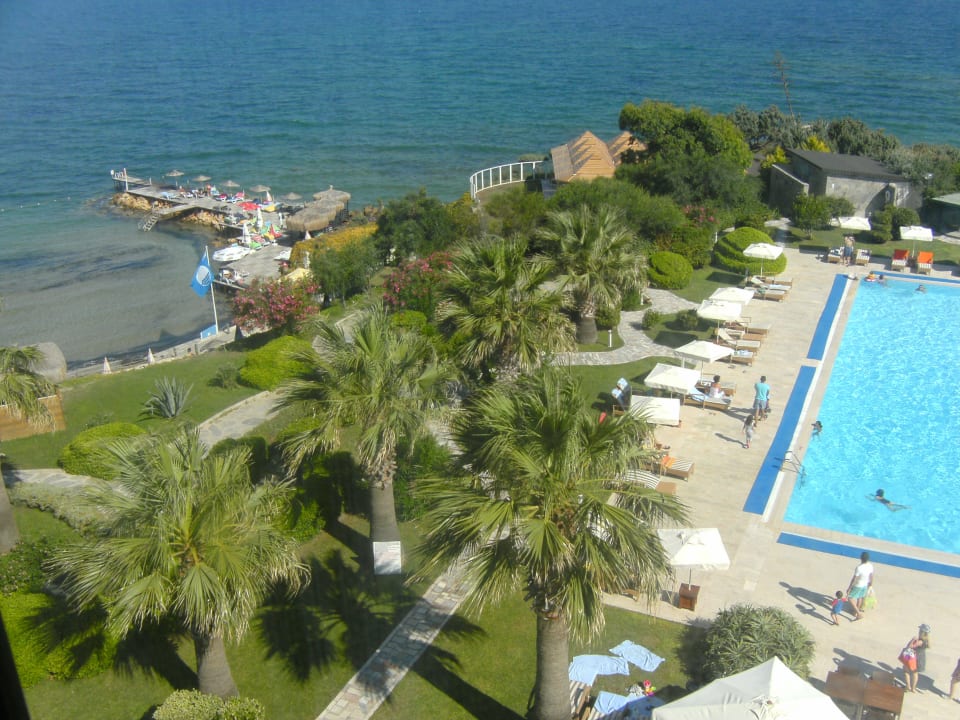 Sehr gut zu sehen;dass der Strand tiefer liegt Hotel Babaylon