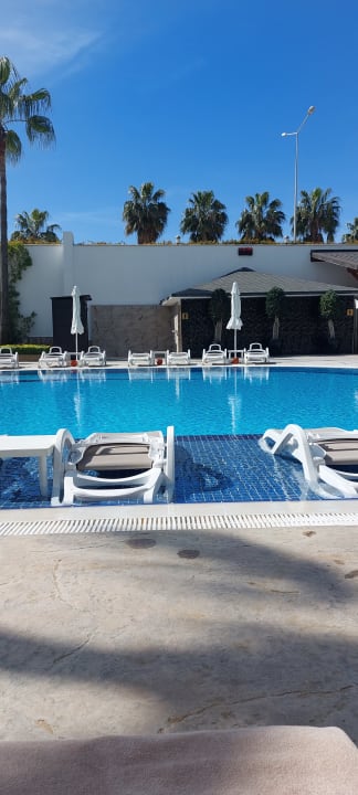 Pool Mary Hotel Side