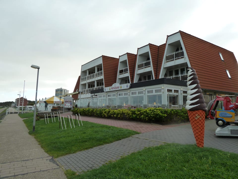 Vom Strand aus gesehen Hotel Wattenkieker
