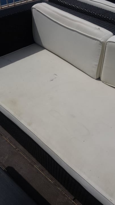 verdreckte Polster Falcon Hotel