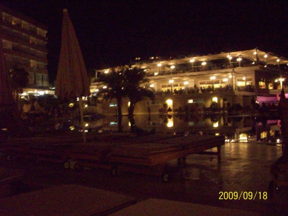 Restauracja wieczorem Mira Meridia Beach Hotel
