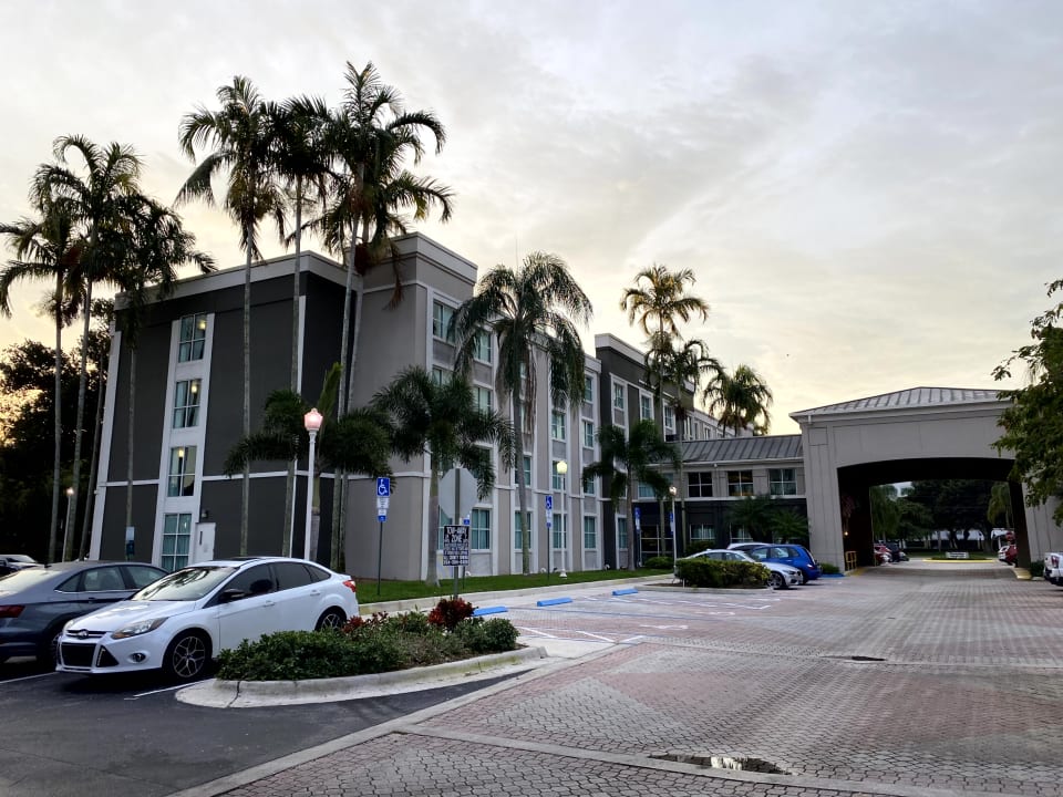 Außenansicht La Quinta Inn & Suites Plantation at SW 6th St