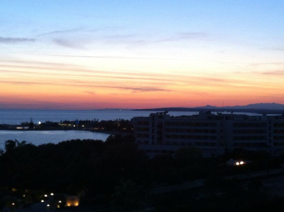 Sonnenuntergang Napa Mermaid Hotel & Suites