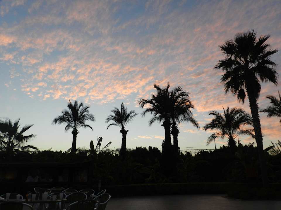 Sonnenuntergang Hotel Miracle Resort