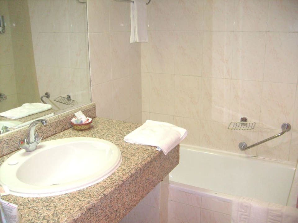 Badezimmer im Chalet im Hotel LTI Isis Island Pyramisa Island Hotel Aswan