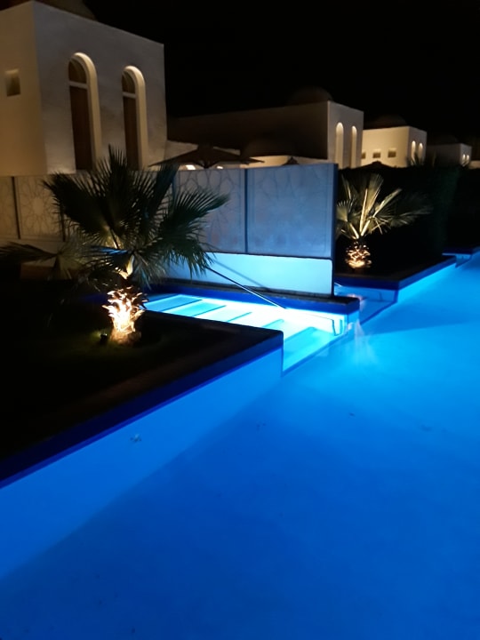 Pool Fort Arabesque Resort, Spa & Villas