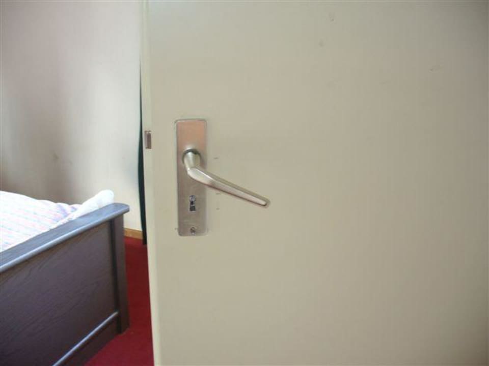 Kaputte Türklinke OG Apartments Stegelshof