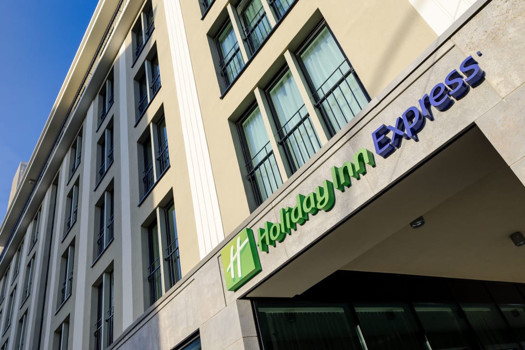Außenansicht Holiday Inn Express Berlin - Alexanderplatz