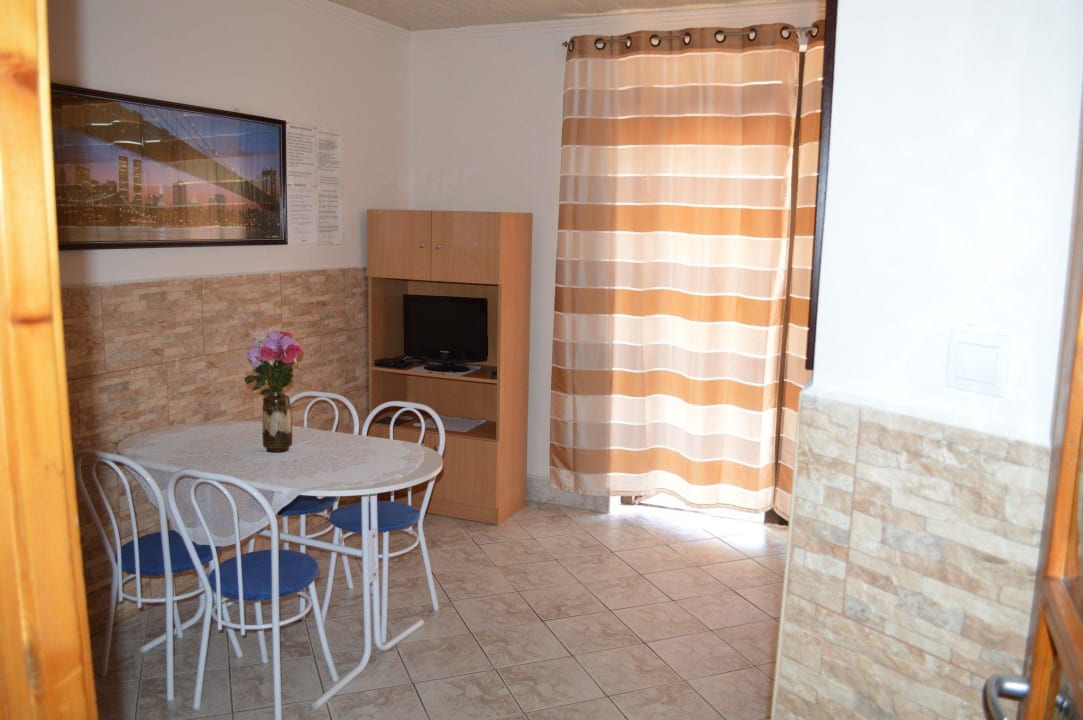 Nappali Lajos Fedett Medencés Apartmanház