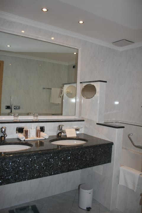 Badezimmer Hotel Gardena Grödnerhof