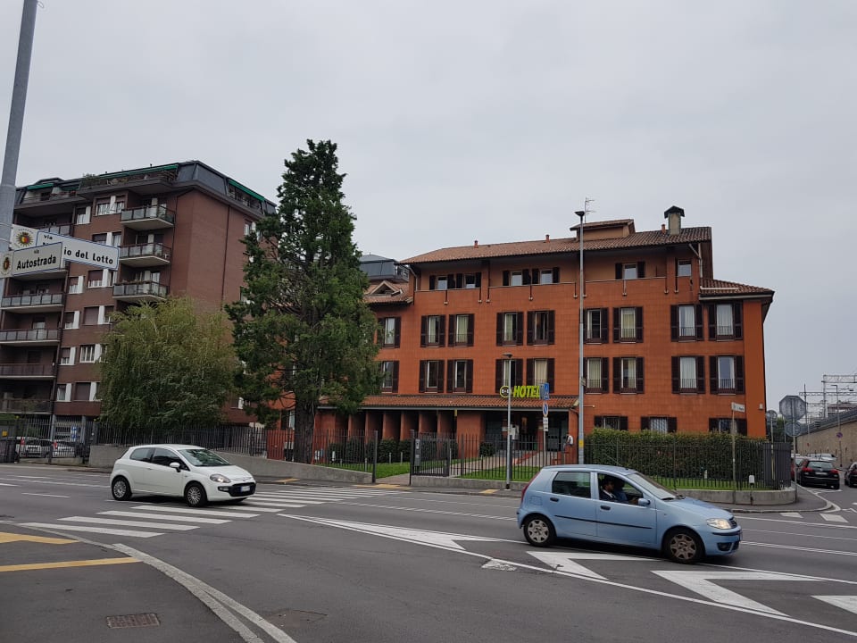 Außenansicht B&B Hotel Bergamo