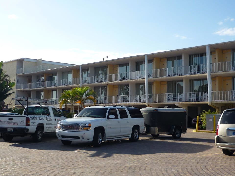 Ein Hotelgebäude Hotel Outrigger Beach Resort