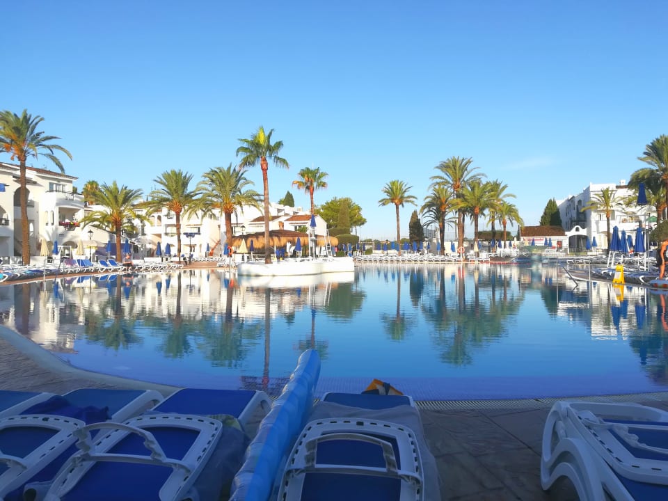 Pool Globales Bouganvilla