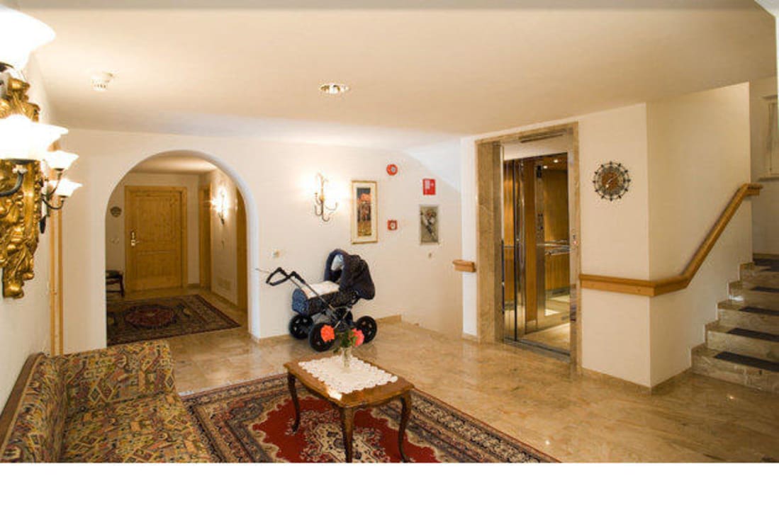 Eingang mit Aufzug Residence Diamant