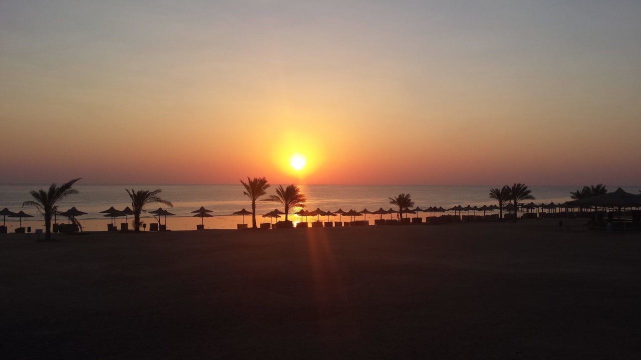 Strand um 5 Uhr Three Corners Sea Beach Resort