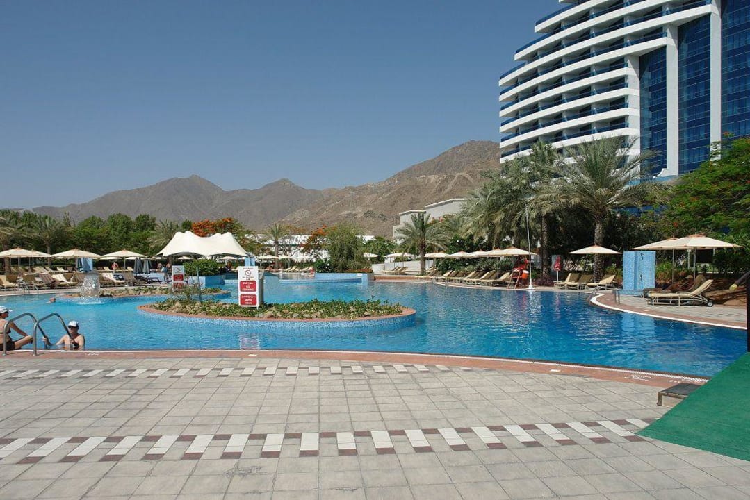 Pool Hotel Le Meridien Al Aqah Beach Resort