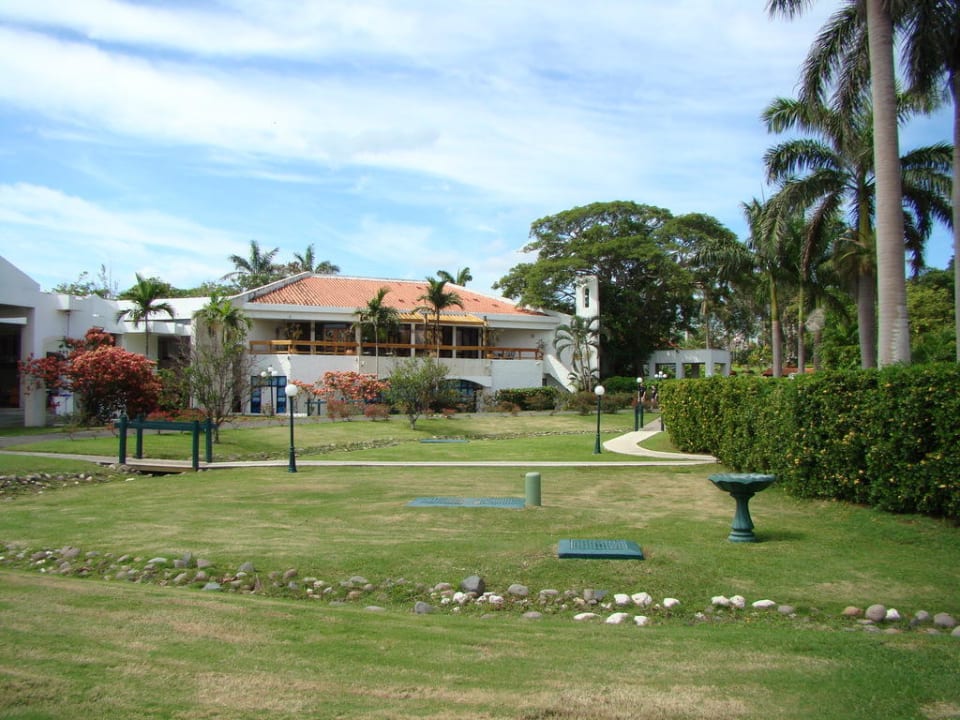 Main Dining Area and central Grounds Royalton Negril Resort & Spa