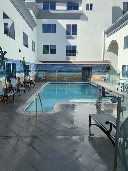 Pool Holiday Inn Express Hotel & Suites - Hollywood Walk of Fame