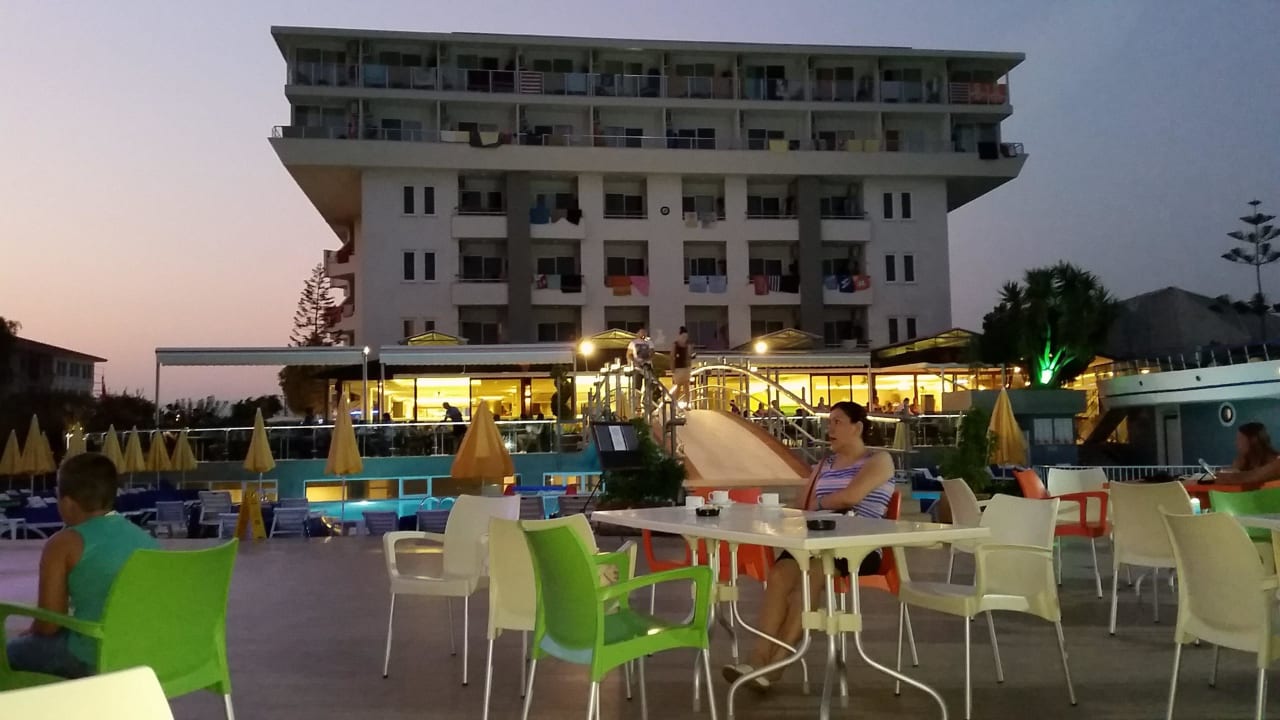 Außenansicht am Dämmerung Numa Konaktepe