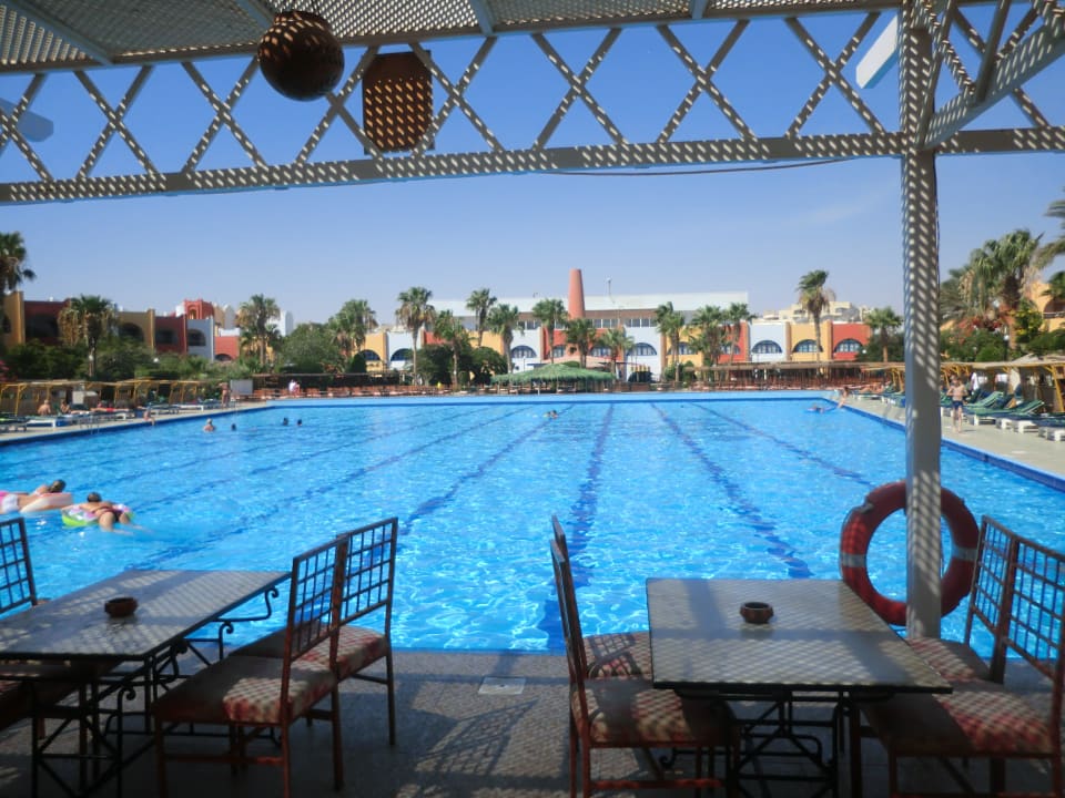 Blick auf den riesigen Pool Arabia Azur Resort
