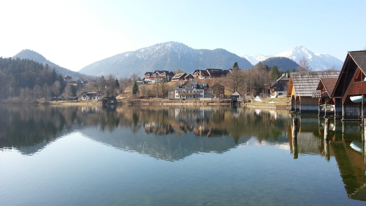 Außenansicht rechte Seite vom Seehotel Seehotel Grundlsee