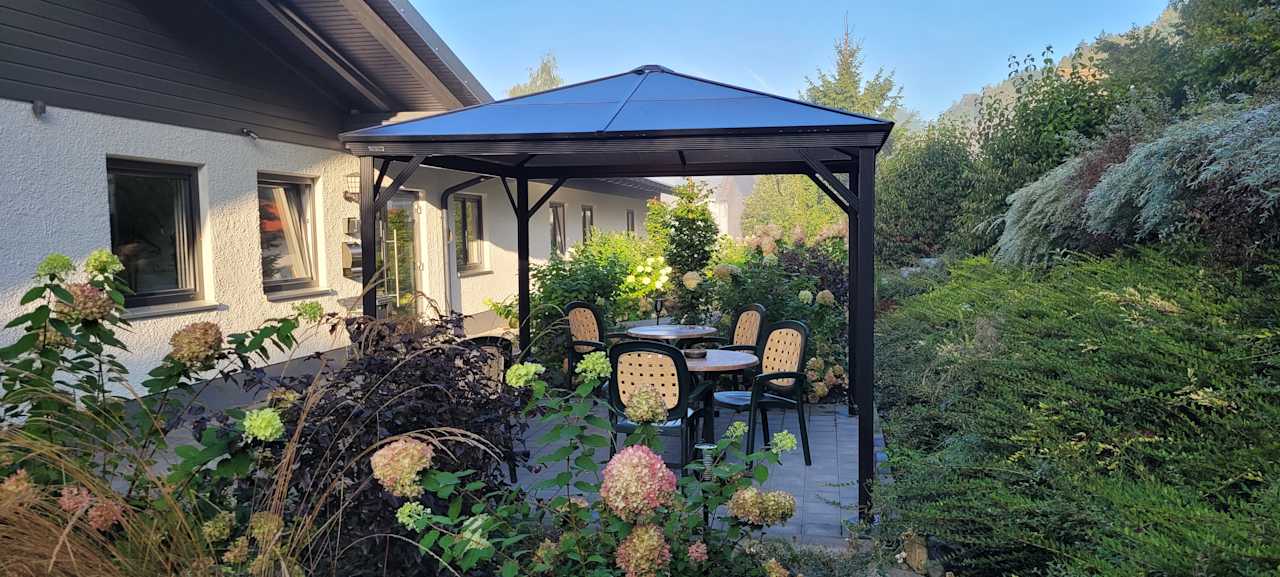 Außenansicht BayVista, die Bayerwald Lodge