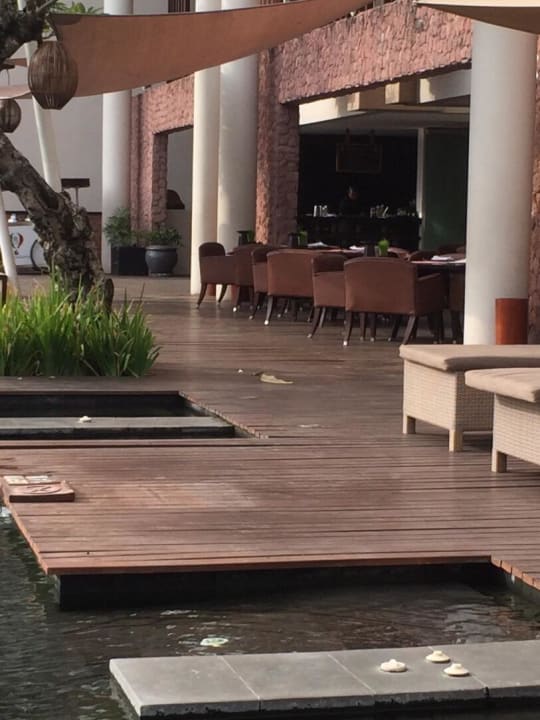 Poolbetretung unter Lebensgefahr Anantara Seminyak Resort & Spa