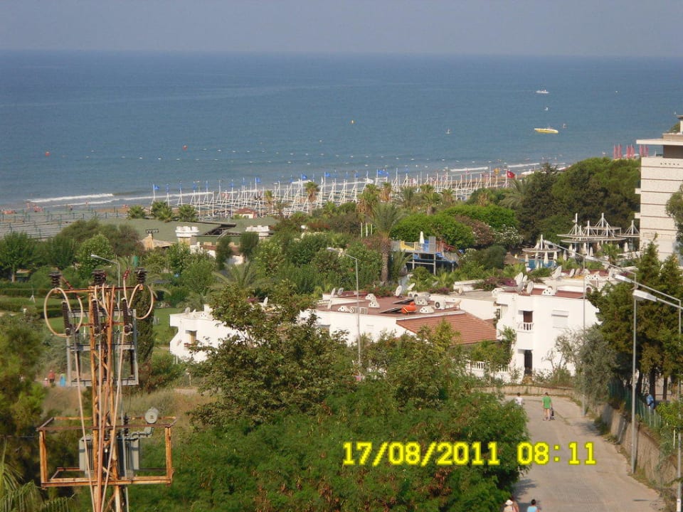 Der Weg zum Hotelstrand - keine 250 Meter wie angegeben Side Alegria Hotel & Spa - Adults only +16