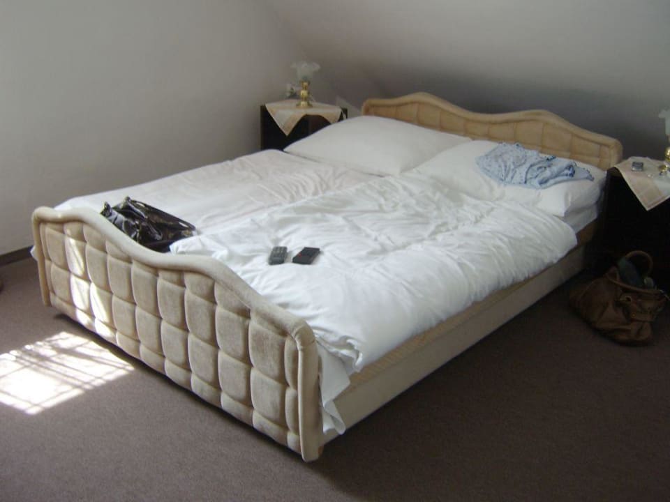 Fleckiges Bett Pension Diamant