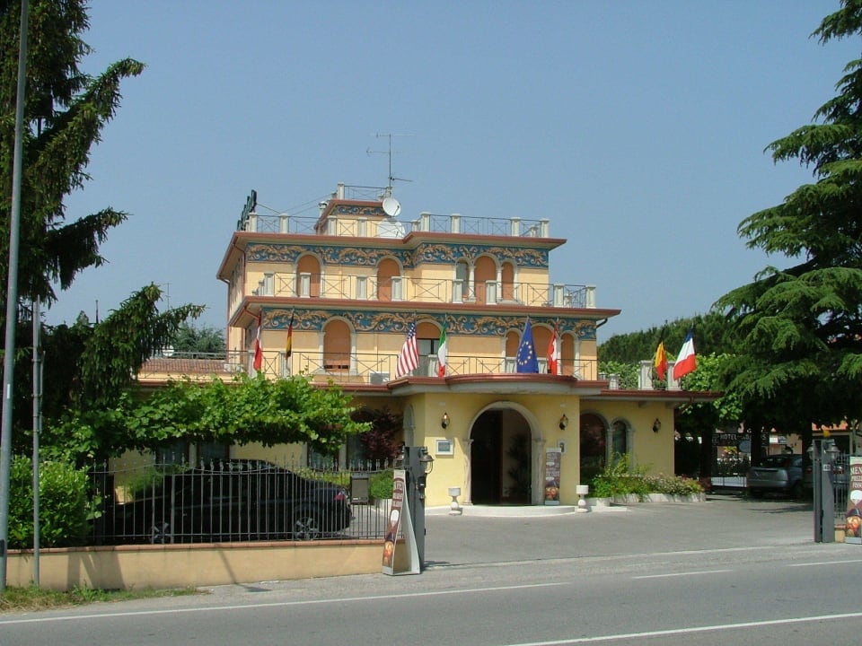 Facciata esterna Hotel Gardenia