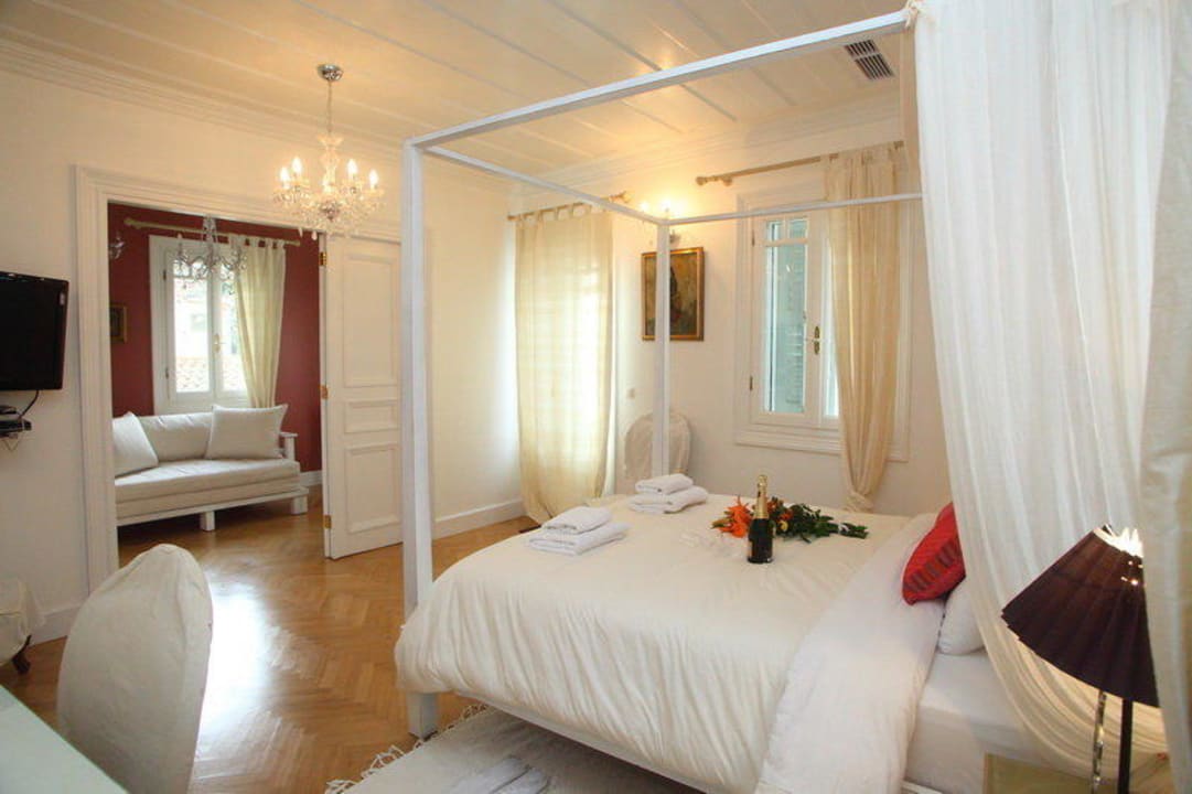 Rose suite The Aigli 1800 Luxury Retreat