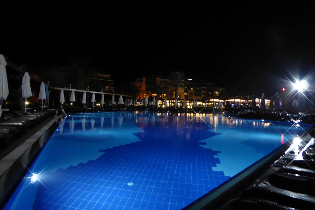 Pool bei Nacht Calimera Serra Palace