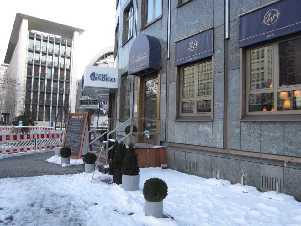 Seitlicher Eingangsbereich Hotel Indigo Berlin - Ku'damm